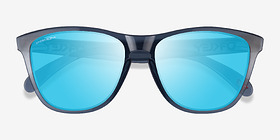 Oakley Frogskins Crystal Black Plastique Soleil de Lunette de vue d'EyeBuyDirect, Vue Rapprochée