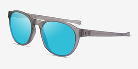 Oakley Reedmace Matte Gray Ink Plastique Soleil de Lunette de vue d'EyeBuyDirect, Vue d'Angle