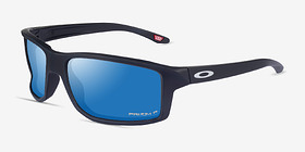 Oakley Gibston Polished Black Plastique Soleil de Lunette de vue d'EyeBuyDirect, Vue d'Angle