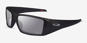 Oakley Heliostat Frosted Gray Plastique Soleil de Lunette de vue d'EyeBuyDirect, Vue d'Angle