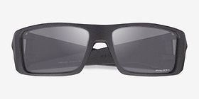 Oakley Heliostat Frosted Gray Plastique Soleil de Lunette de vue d'EyeBuyDirect, Vue Rapprochée