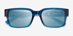 ARNETTE Bigflip Transparent Blue Plastique Soleil de Lunette de vue d'EyeBuyDirect, Vue Rapprochée