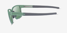 Oakley OO9430 Actuator Vert Mat Plastique Soleil de Lunette de vue d'EyeBuyDirect, Vue de Côté