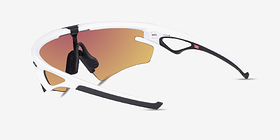 Oakley Sphaera Matte White Plastique Soleil de Lunette de vue d'EyeBuyDirect, Vue de Côté