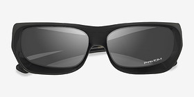 Oakley De Soto Polished Black Plastique Soleil de Lunette de vue d'EyeBuyDirect, Vue Rapprochée