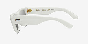Ray-Ban RB4940 Wayfarer Puffer Polished White Plastique Soleil de Lunette de vue d'EyeBuyDirect, Vue de Côté
