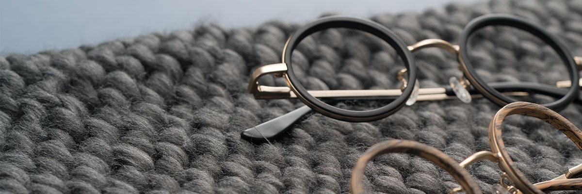 How to remove scratches from your glasses