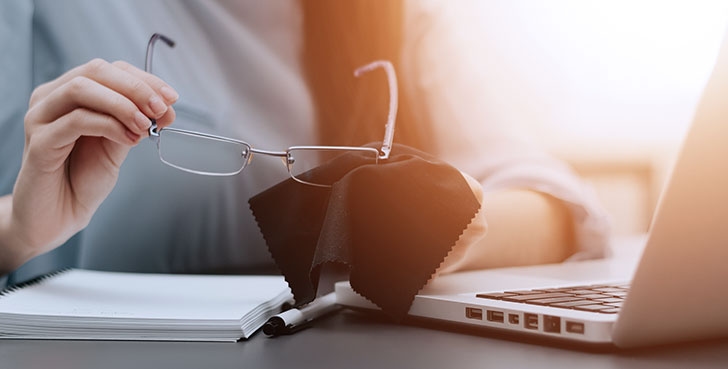 Cleaning your eyeglasses to avoid scratches